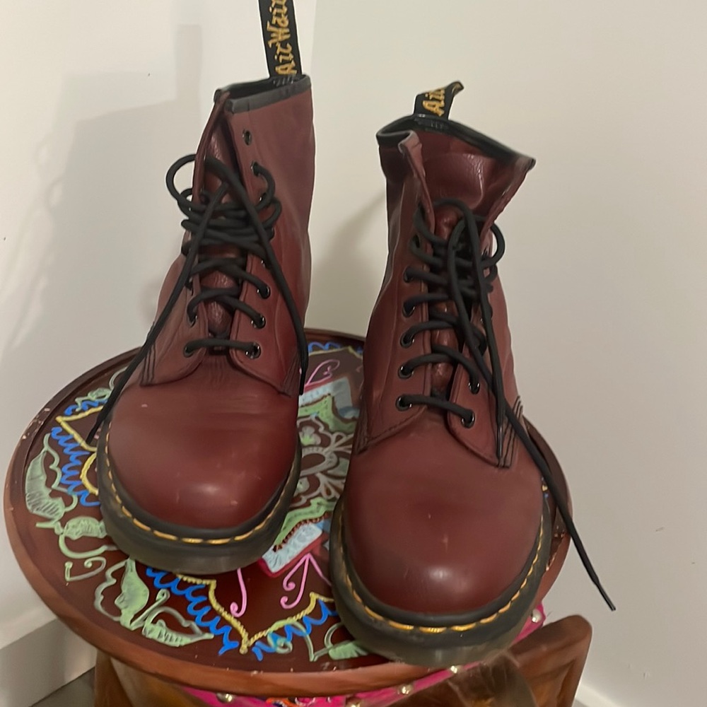 EUC Mens Red 1460 Doc Martens size 11